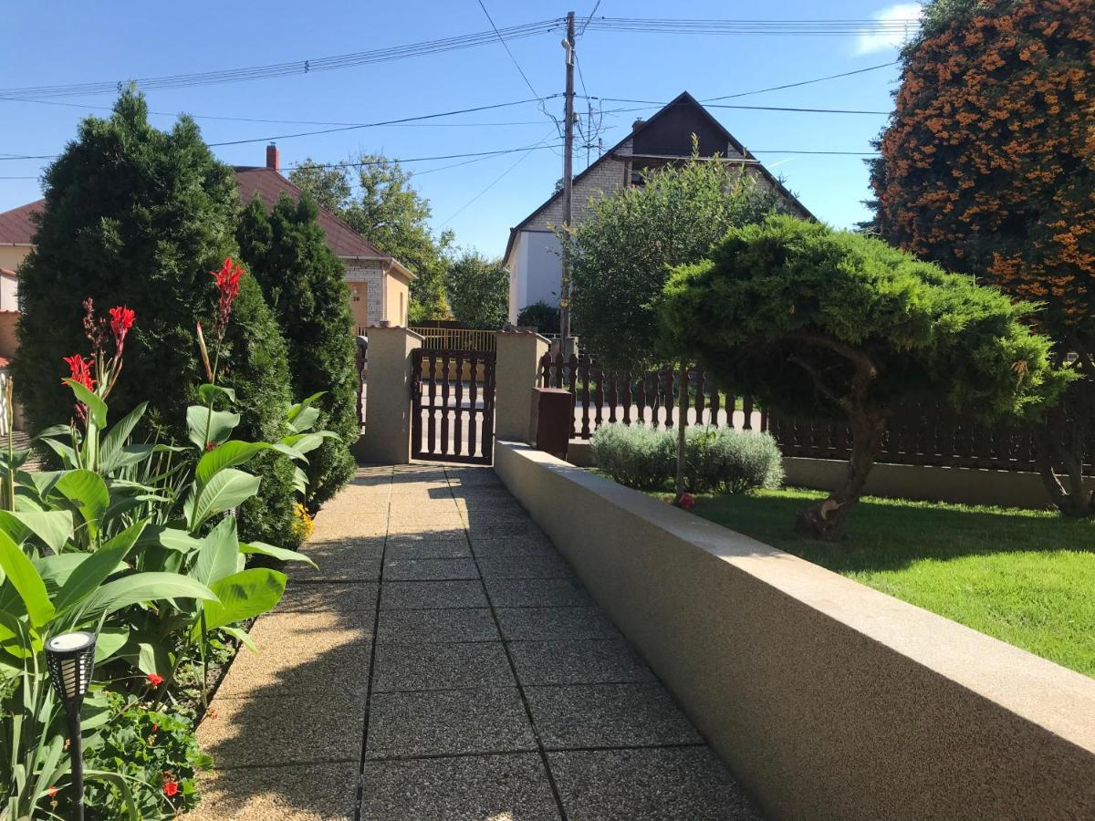 Apartman Tinasol Mosonmagyaróvár Esterno foto