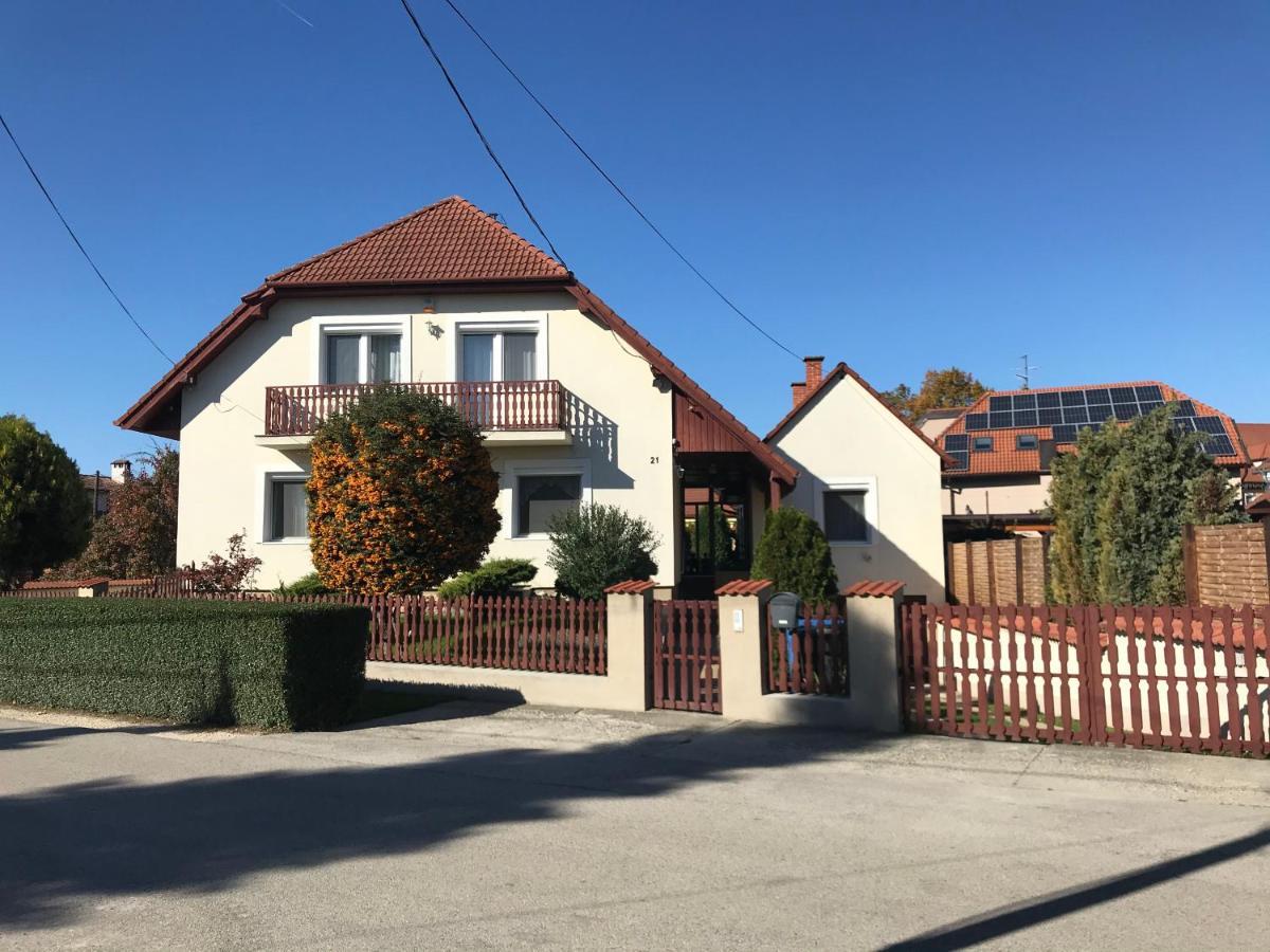 Apartman Tinasol Mosonmagyaróvár Esterno foto