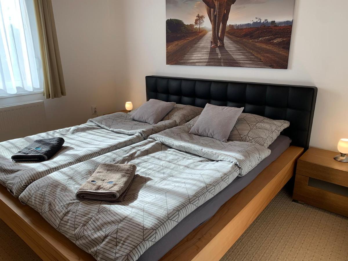 Apartman Tinasol Mosonmagyaróvár Esterno foto