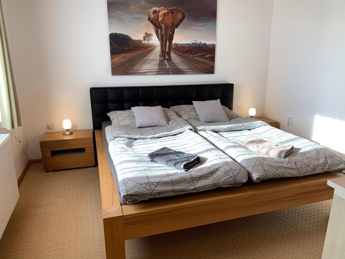 Apartman Tinasol Mosonmagyaróvár Esterno foto